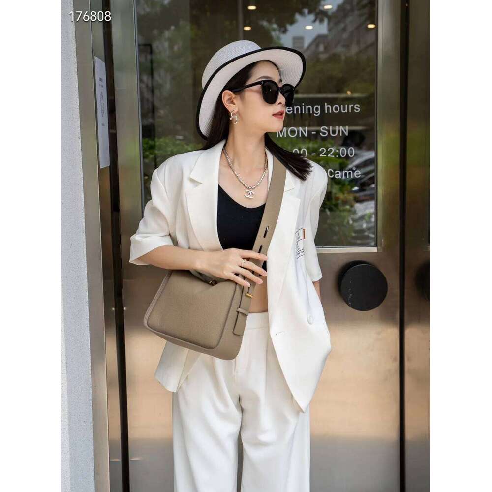 New Niche Designer Crossbody Armpit Head Layer Cowhide Leather Ladies Wide Shoulder Strap Large Capacity Bag