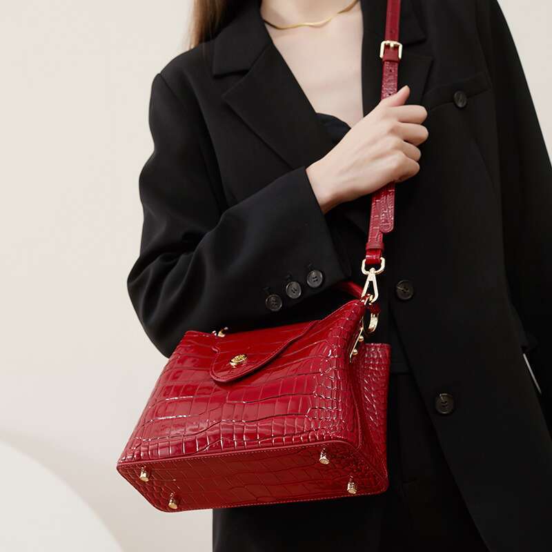 Cowhide Women's Casual Fashion Solid Shoulder Zipper New Dinner Handheld Big Bag