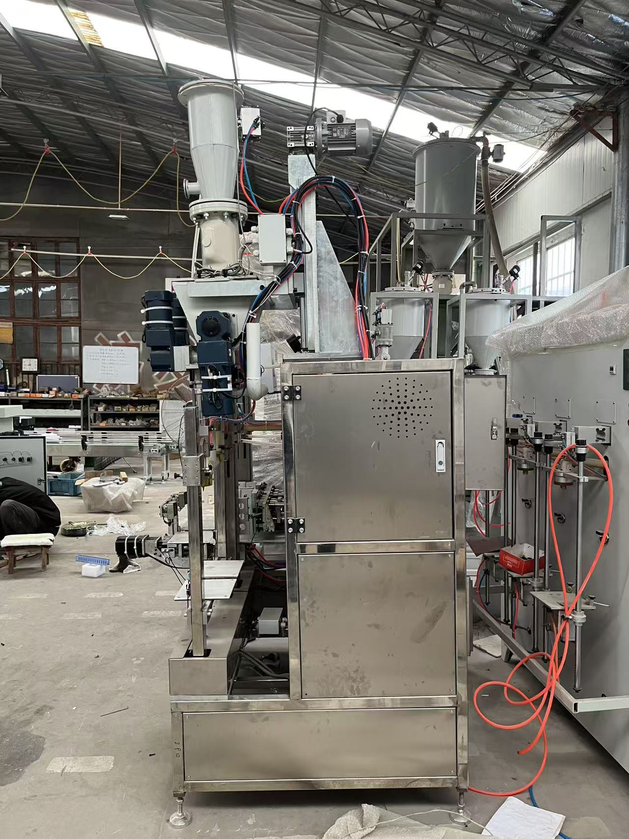 Four-Station Dry Powder Filling System for Automatic Coarse Filling, Fine Filling, Powder Return, and Dust Removal in Dry Powder Fire Extinguishers