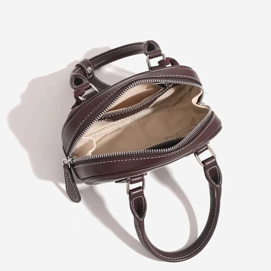 Super Fire Toast Handbag 2025 Womens New Fashion Foreign Style Shoulder Messenger Bowling Bag Z250928