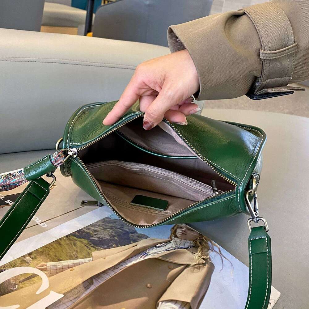 designer bag Luxury bag Vegetable Tanned Top Layer Cowhide Versatile Single Shoulder Crossbody Simple Women's Zipper Dumpling Crescent Bag New St