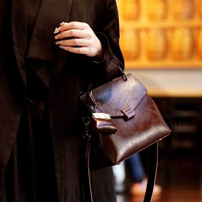 New Light Luxury Womens Bag Fashionable Casual and Versatile Commuter Bag Handbag Shoulder Crossbody Z250928