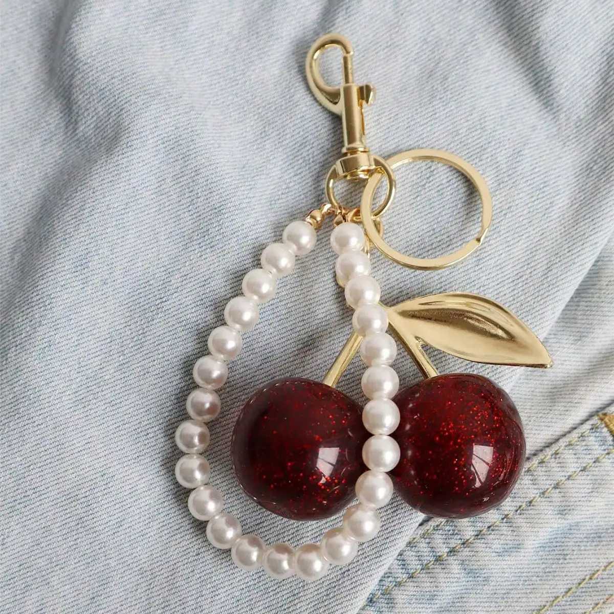 Luxury Chic Cherry Keychain with Fake Pearls Chain Pendant Womens Wallets Bags Accessories Travel Accessories Purse Strap Diy Bag Y250929as