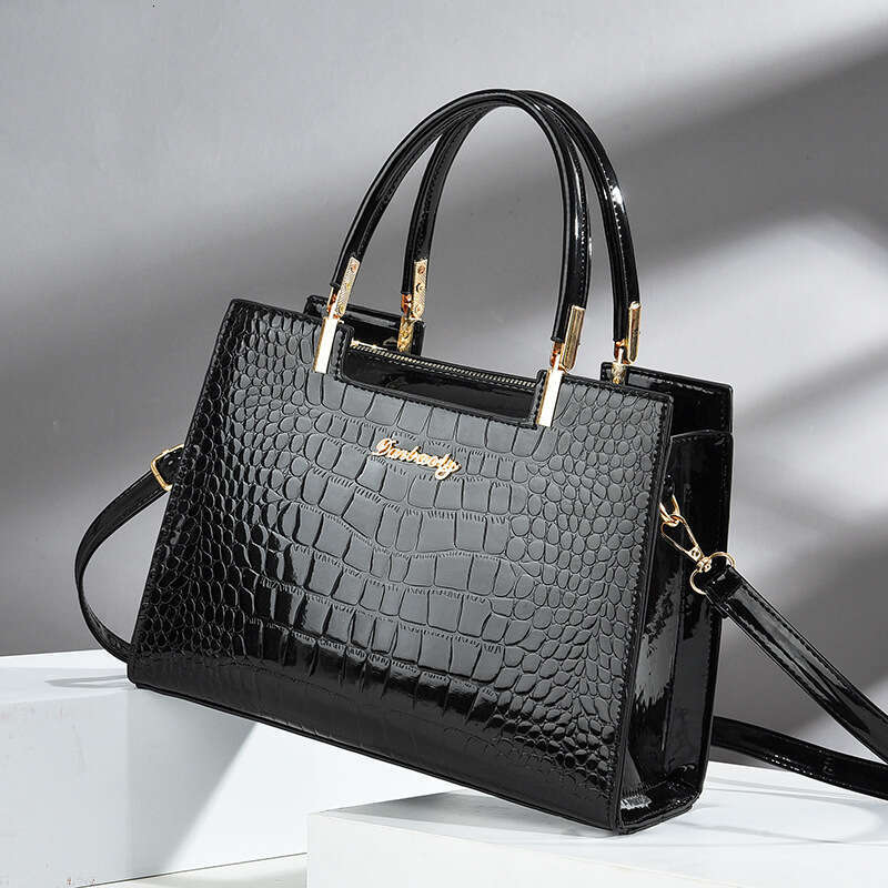 Elegant Mom Versatile 2025 Summer New Fashion Handbag for Middle-aged Women Shoulder Crossbody Bag