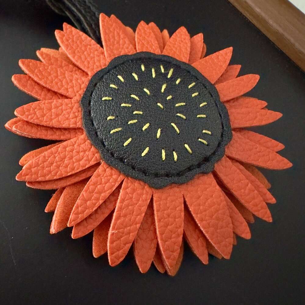 Handmade Small Daisy Sunflower Leather Bag Pendant Women's Keychain Accessory