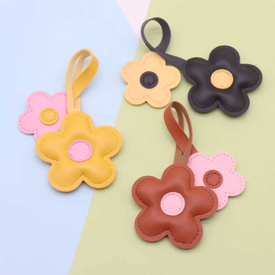 Luxury Contrastcolor Flower Bag Charm Creative PU Leather Sunflower Keychain Bag Accessory Y250928