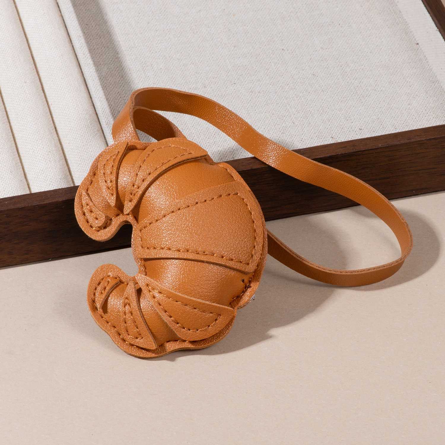 Luxury Handmade Leather Croissant Womens Bag Charm Keychain Cute Food Backpack Pendant Couple Friend Jewelry Gift Y250928