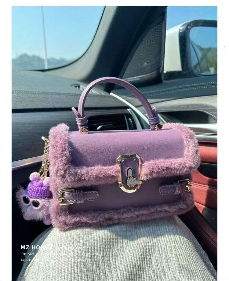 autumn and winter premium sense of texture niche fashion versatile shoulder plush crossbody bag explosive models