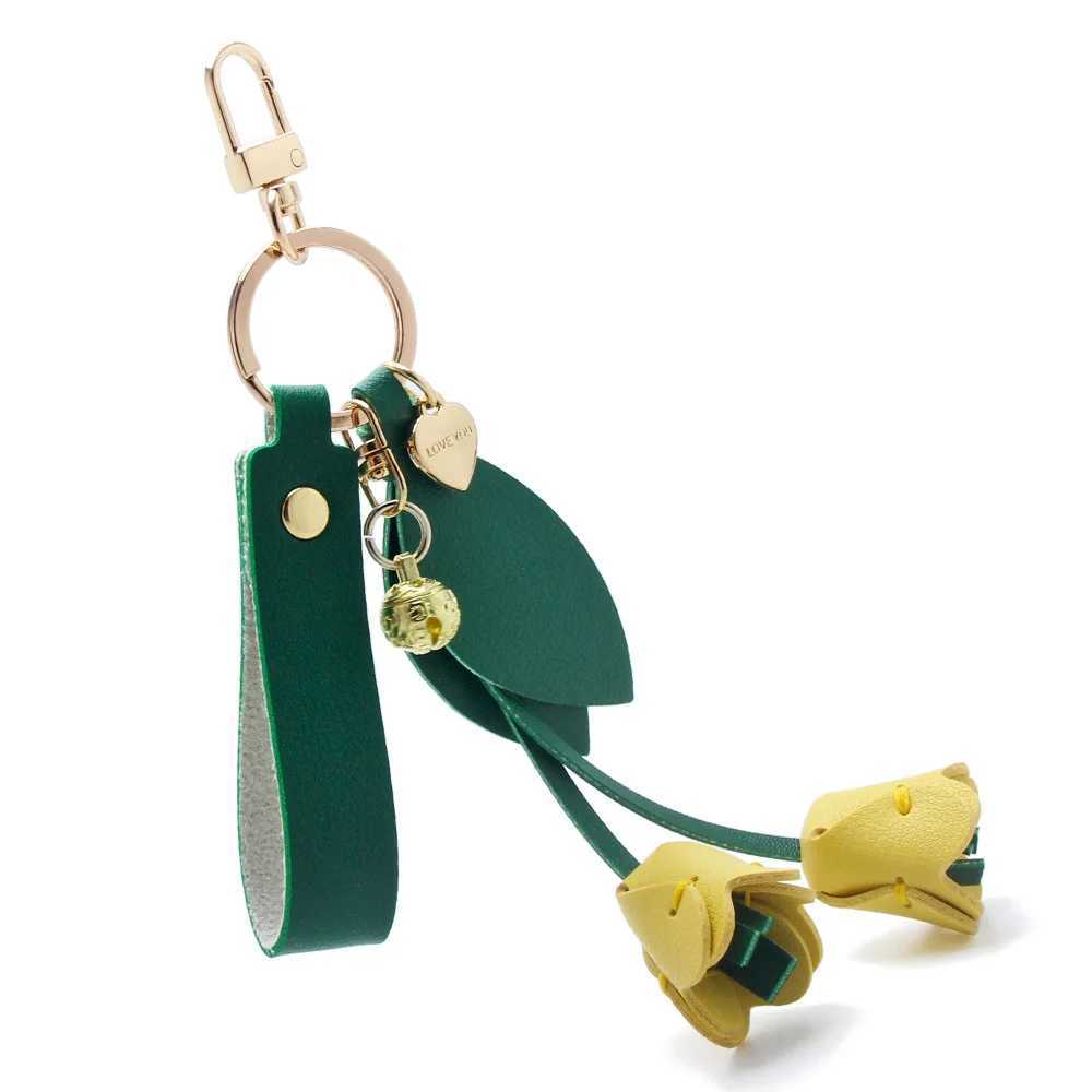 Luxury Luxury Valentines Day Rose Leather Keychain Car Bag Pendant Accessories Y250929as