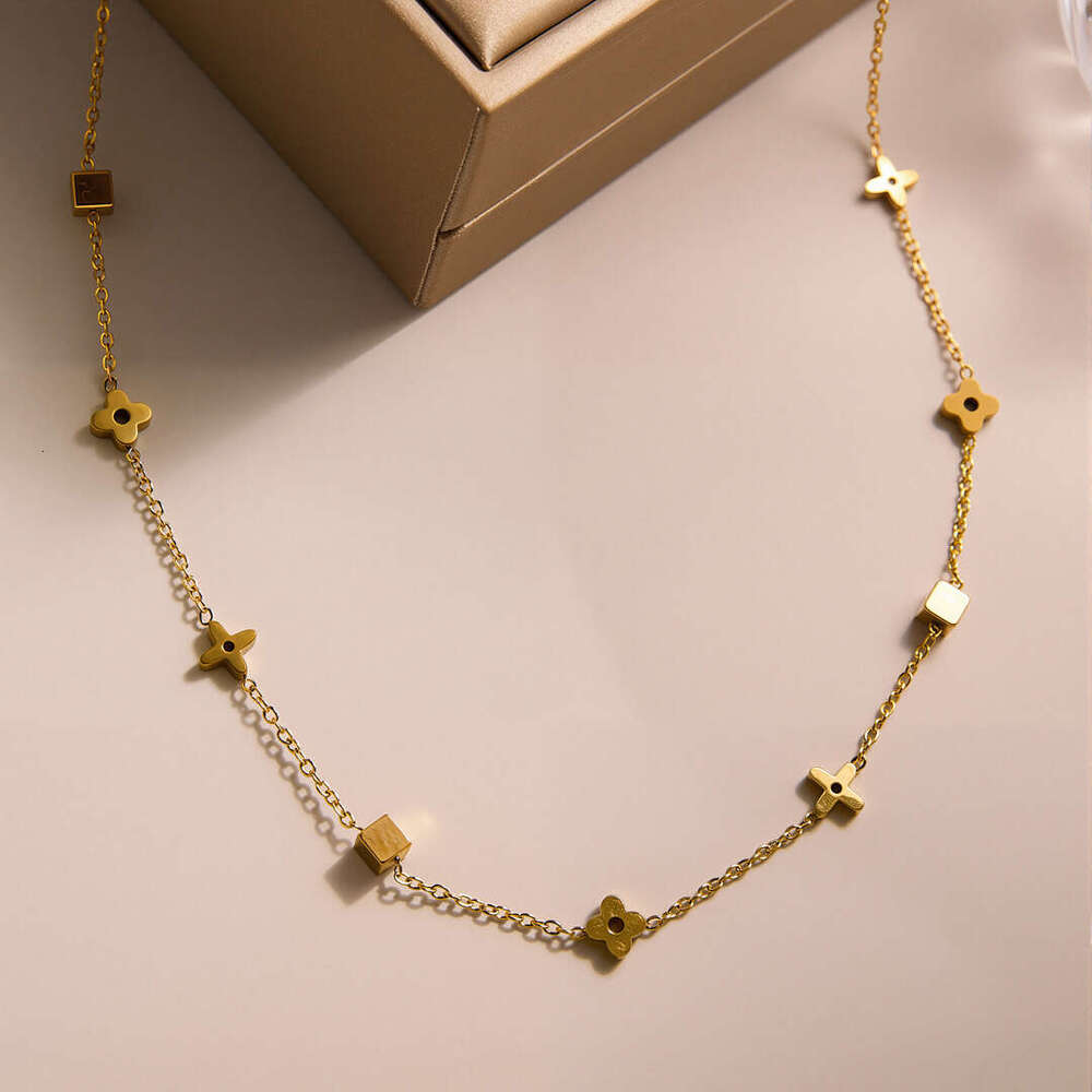 Gold-Tone Designer Bracelet High-End Geometric Small Square Flower Titanium Necklace for Women Fashion Internet Celebrity Four-Leaf Clover Clavicle Ch
