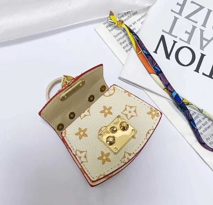 Luxury Mini Creative Fan Bag Headphone Bag For Airpods 4 3 2 Pro2 Galaxy Buds 3 3Pro Keychain Bag Fashionable Mini Bag coin Pocket Y250928