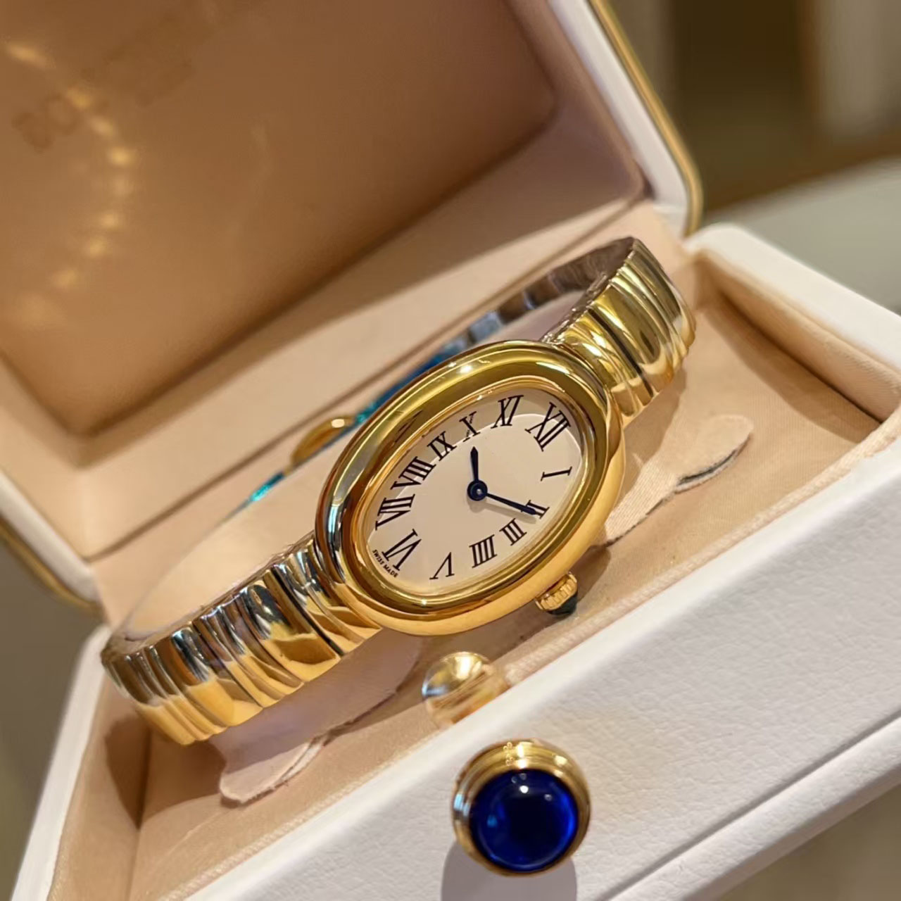 Fashionable ladies watches Luxurious European style, oval shape highlights feminine charm