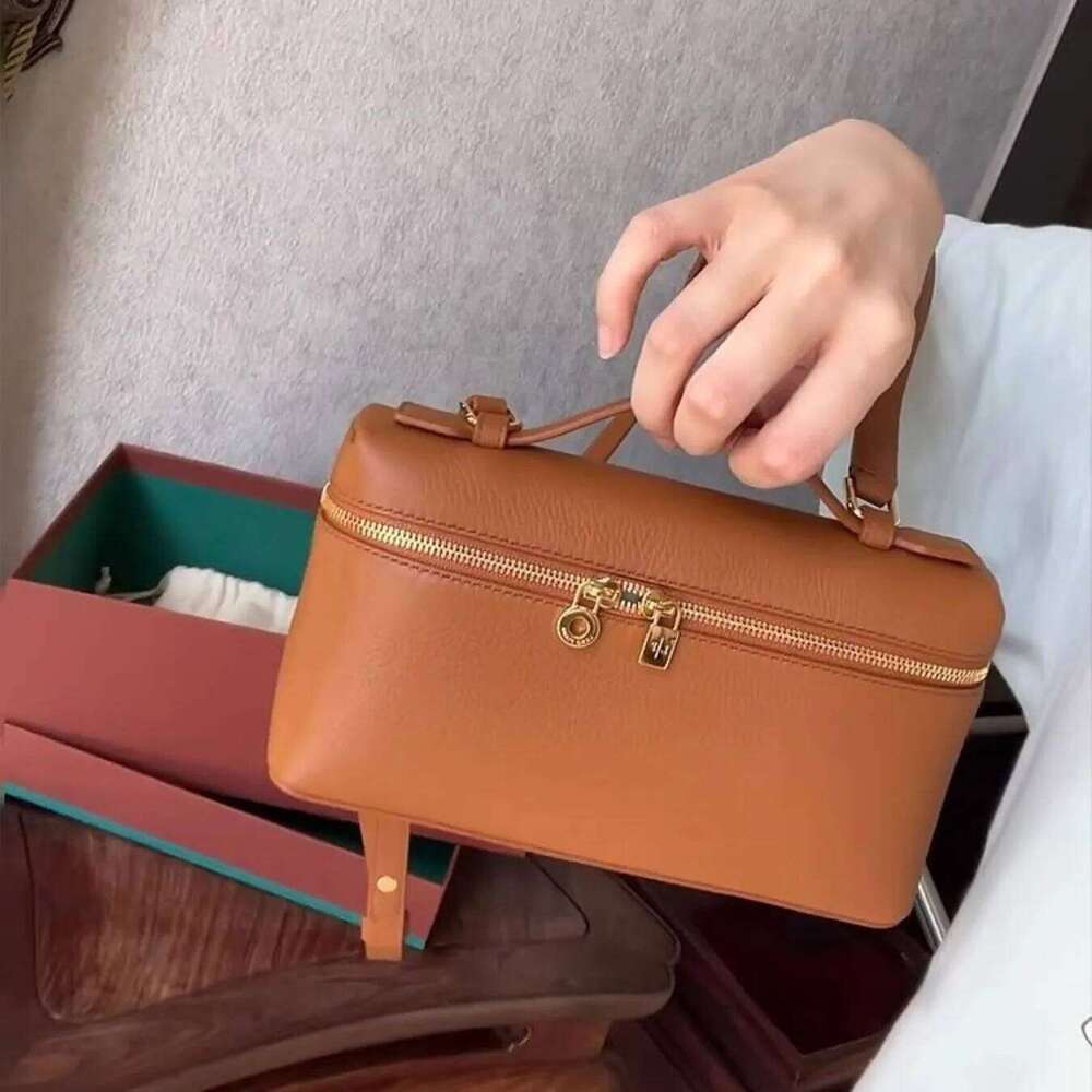 Designer Bags New Women's Lunch Box Handbag Crossbody Fashion Trend Shoulder Y2k Hong Kong Style High End Feeling Storage Bag Hot Selling