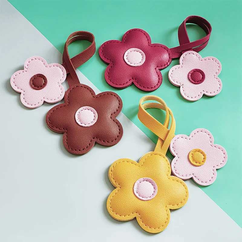 Luxury Contrastcolor Flower Bag Charm Creative PU Leather Sunflower Keychain Bag Accessory Y250928