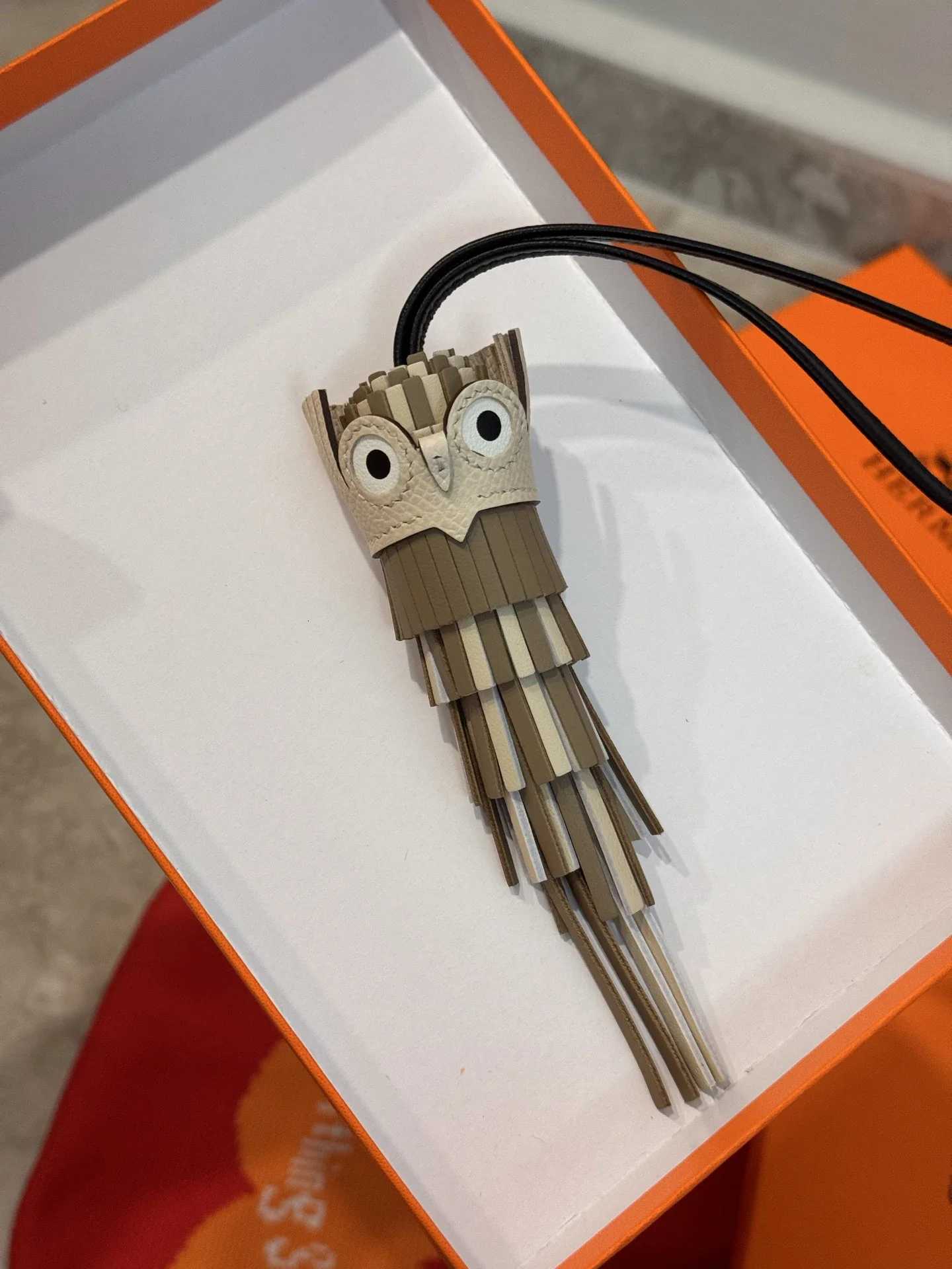 Luxury Highend Fashion Owl Bag Pendant Keychain Brand New Small and Exquisite Match Various Bags Handmade Men and Women Luxury Gifts Y250929as