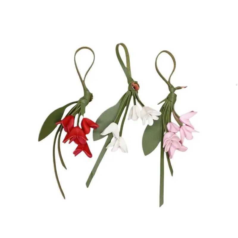 Luxury Fashion PU Leather Simulation Osmanthus Keychain Bag Pendant Decoration Artificial Flower Backpack Hanging Ornaments Gifts Y250929as