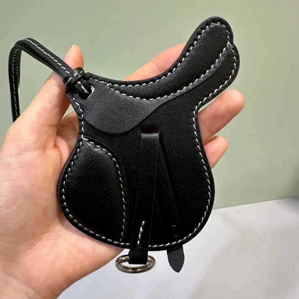 Luxury High Quality Bag Charm Saddle Bag Pendant Cute Car Key Chain Luxury Handmade Genuine Leather Sheepskin Bags Accessories Y250929as