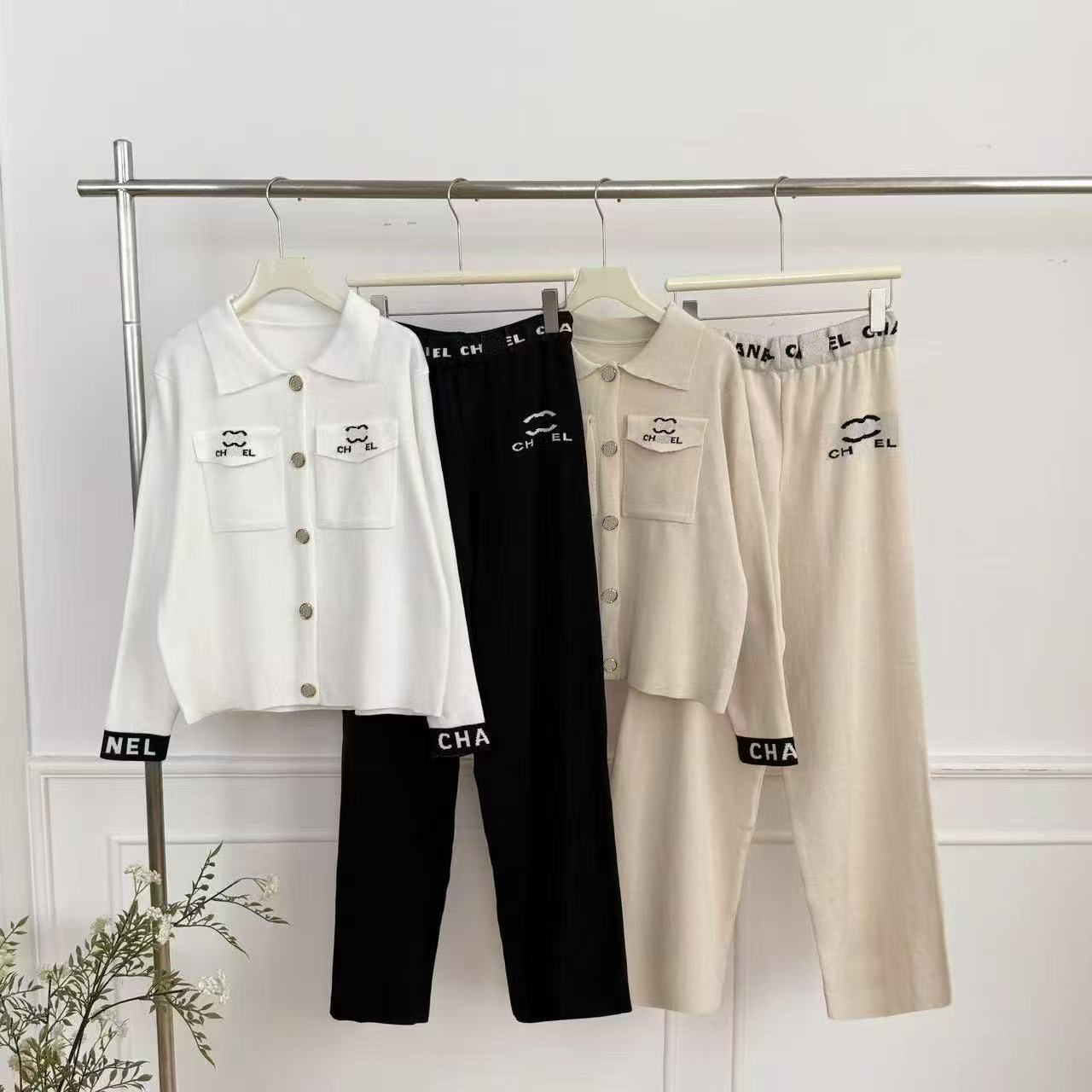 Elegant Chic Women's Sweater Set with Intricate Stitching Pull Over Top & Stretchy Bottoms