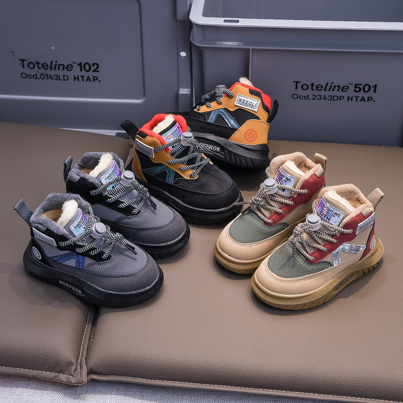 New winter children's snow boots, boys' outdoor thick wool cotton shoes, fashionable anti slip children's boots, designer shoes