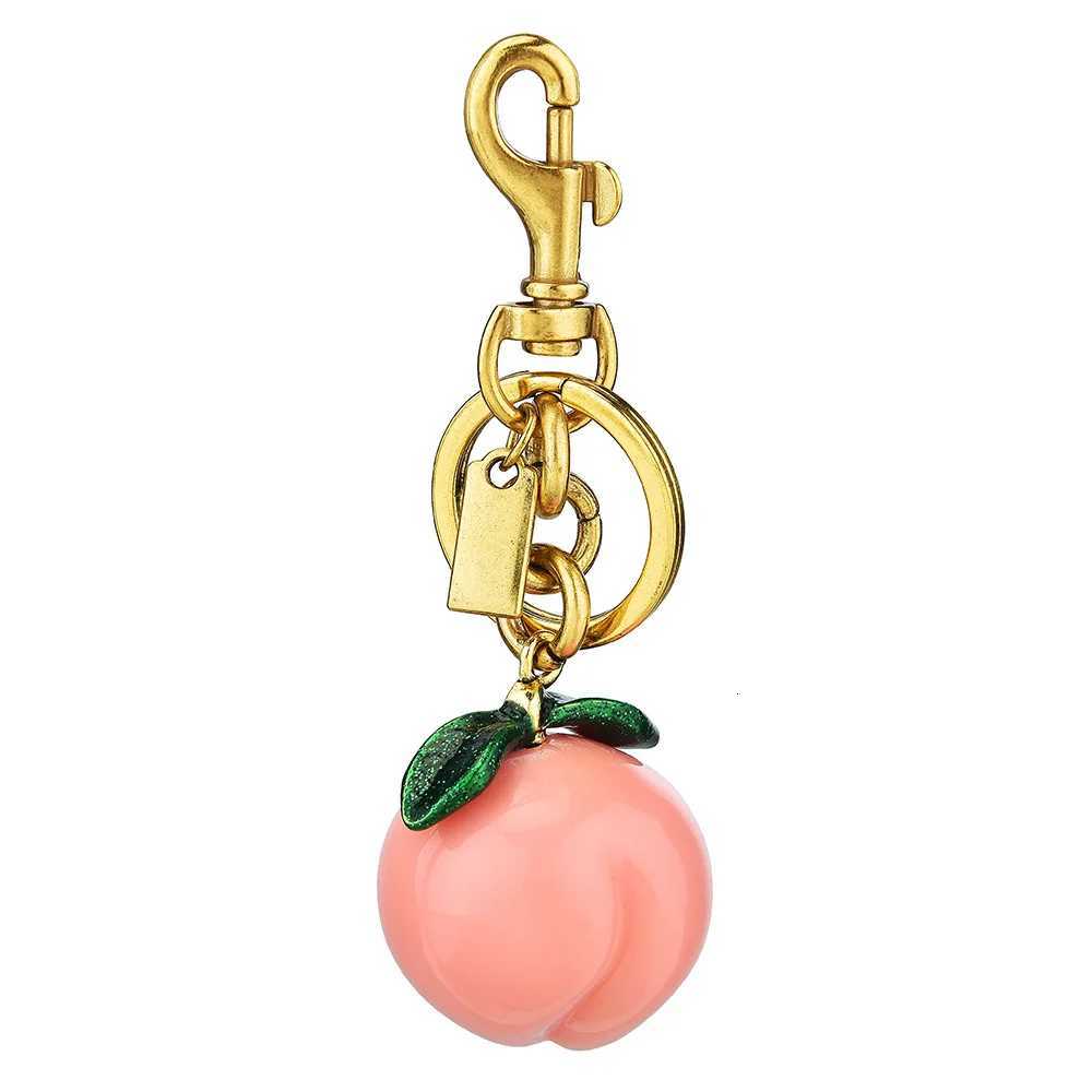 Luxury Cute and Luxurious Fruit Keychain Bag Fashionable Peach Pendant Personalized Accessory Y250928as
