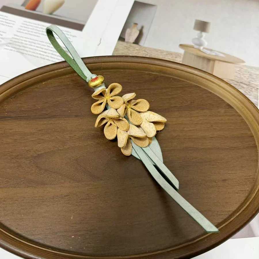 Luxury Flower Bag Pendant Cow Leather Design Exquisite Handmade Simulation Bags Pendant Osmanthus Tulip Keychain Bag Accessories Y250928