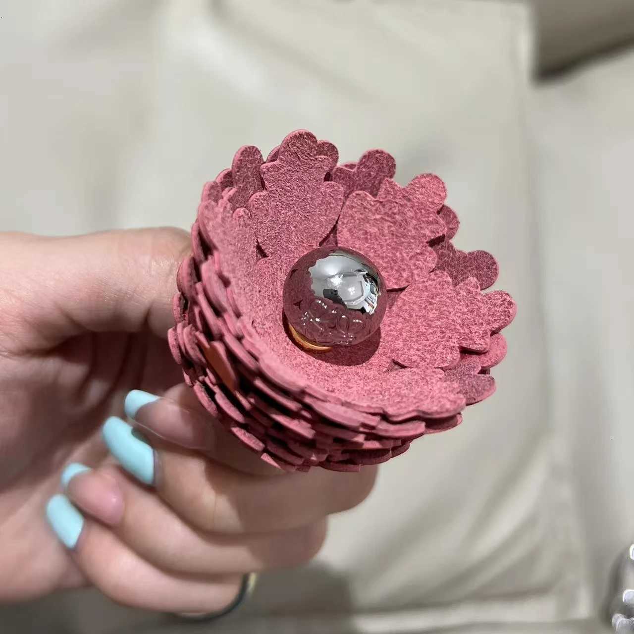 Luxury Elegant Beaded Animal Keychain with Suede Flowers Unique Bag Accessory for Backpack Purse Y250928