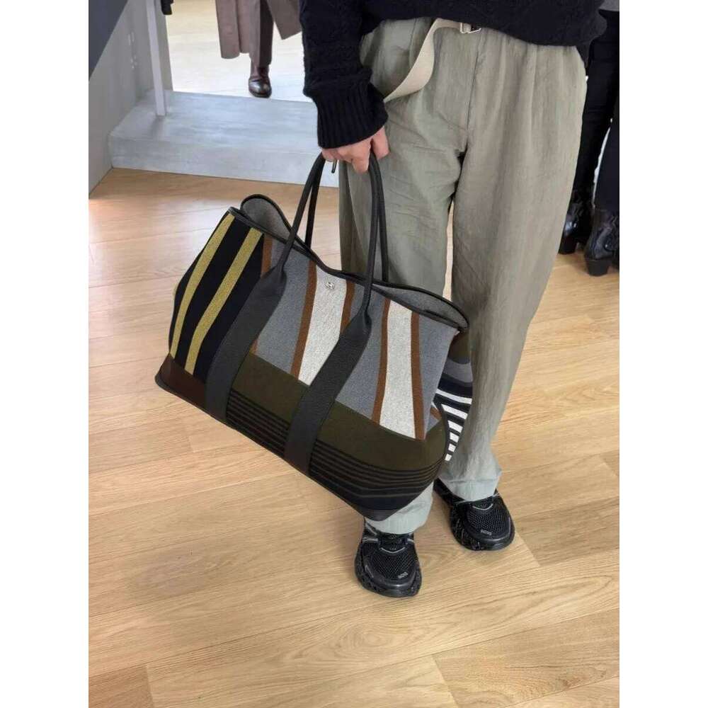 Striped Contrasting Large Capacity Commuting Tote Bag, Niche High-End Women's Bag 250911 Mdng916