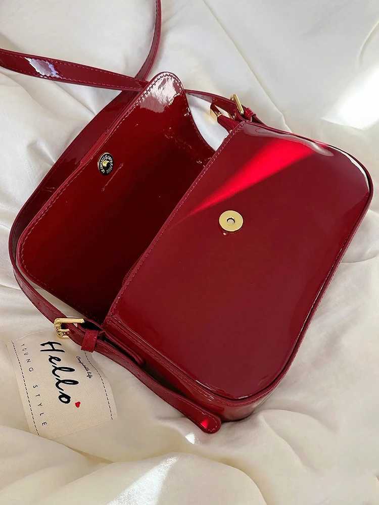 2025 new retro wine red road buckle crossbody bag shoulder bag armpit bag fashionable casual womens daily commuting womens bag Z250928