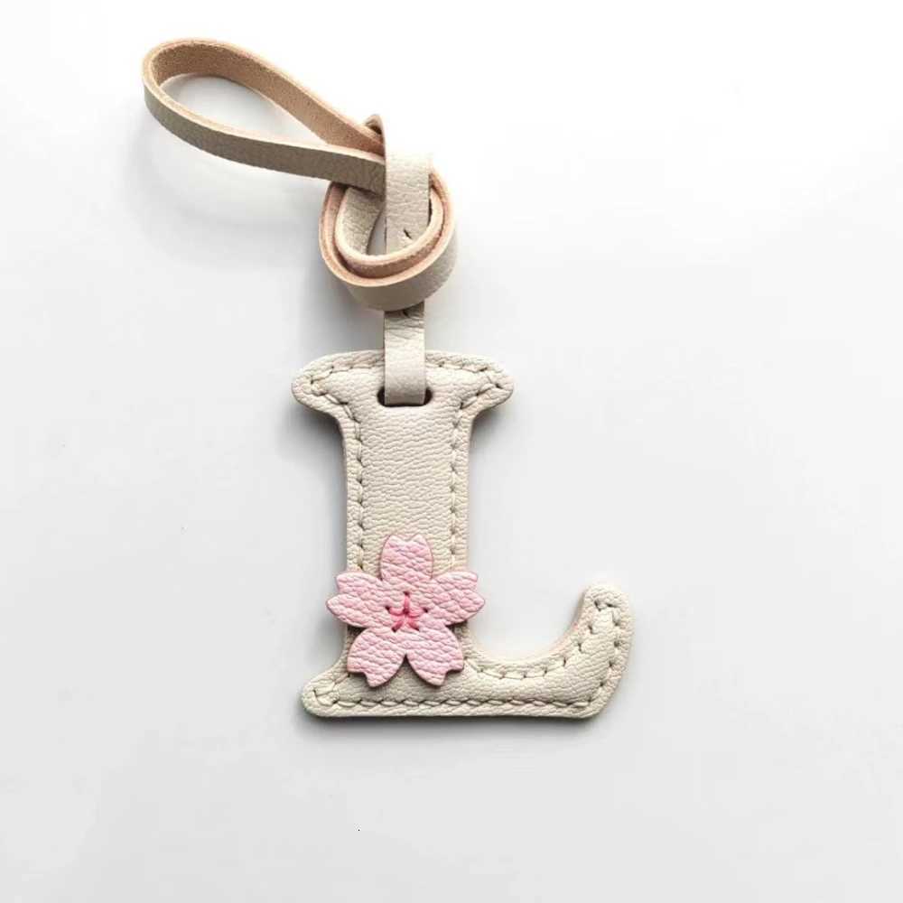 Luxury Creative High Quality Genuine Leather Initial Keychain Pendant Womens Fashion Candy Color Car Keychain Bag Phone Charm Gift Y250929as