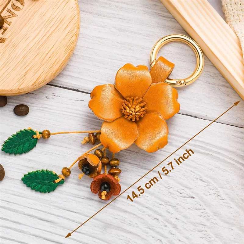 Luxury A93Z PU Leather Leaf Flower Tassel Keychain Boho Accessories Cute Keychains For Women Wallet Bag Purse Ring Pendant Charms Y250928as