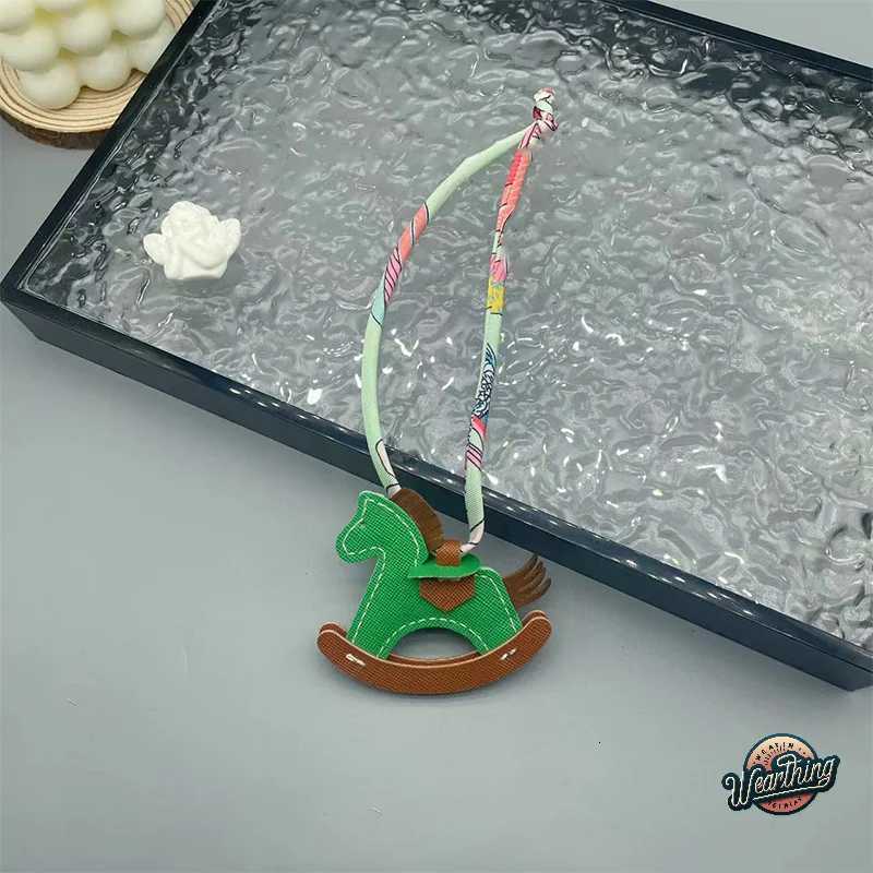 Luxury Fashion Rocking Horse Pendant Phone Lanyard Colorful Luxury Keychains For Woman Girls Backpack Decoration Accessories Gifts Y250929as