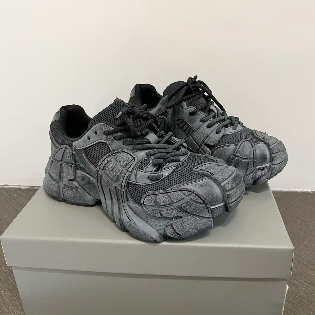 Designer Thick soled Retro Octopus Washed Retro Fashion 2025 New Multi functional Casual Sports Dad Shoes