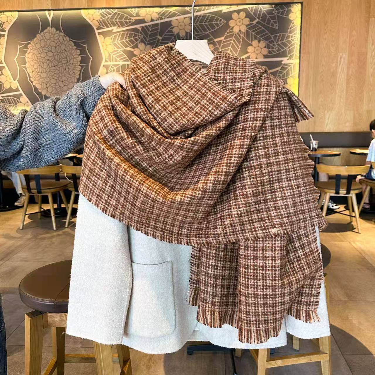 T1879 Women's Double-Sided Cotton Scarf, Windproof, Stylish and Versatile, Checkered Pattern (Fall/Winter)