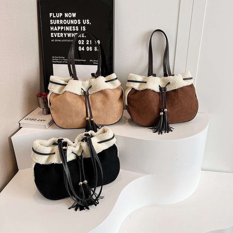 Bags Winter Plush Large Capacity Tote Women's New Style Fashion Casual Lambswool Retro Commuter Armpit Bag
