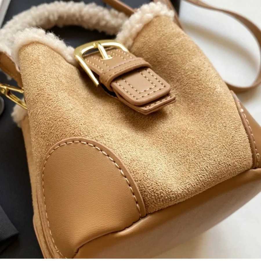 New fall and winter fashion chic retro popular shoulder bag casual plush hundred with mini fur handheld crossbody female bag Z250928
