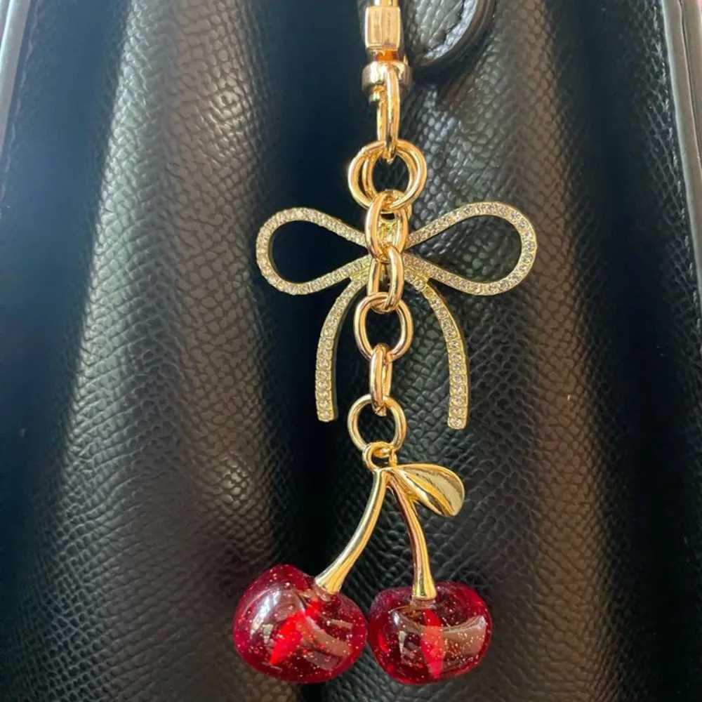 Luxury Fashion Delicious Red Cherry Bow Keychain Summer Fruits Cherries Pendant Keyring For Women Men Jewelry Bag Accessories Gift Y250928as