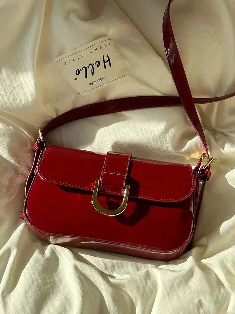 2025 new retro wine red road buckle crossbody bag shoulder bag armpit bag fashionable casual womens daily commuting womens bag Z250928