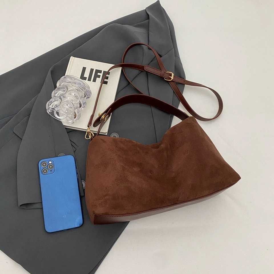 Advanced Retro Bag for Womens 2025 New Textured Frosted Shoulder Bag with Small Capacity Crossbody Commuting Tote Bag Summer Z250928