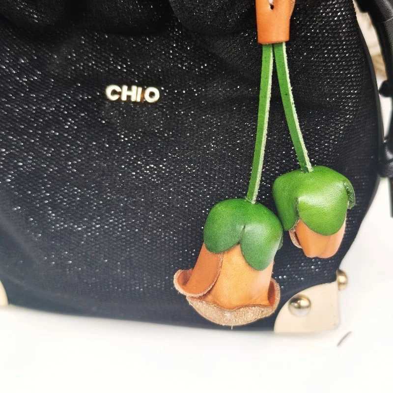 Luxury Plush Leather Bag Charm Flower Ball Pendant Luxury Fashion Highgrade Lychee Flower Car Pendant Decoration Bags Accessories Y250929as