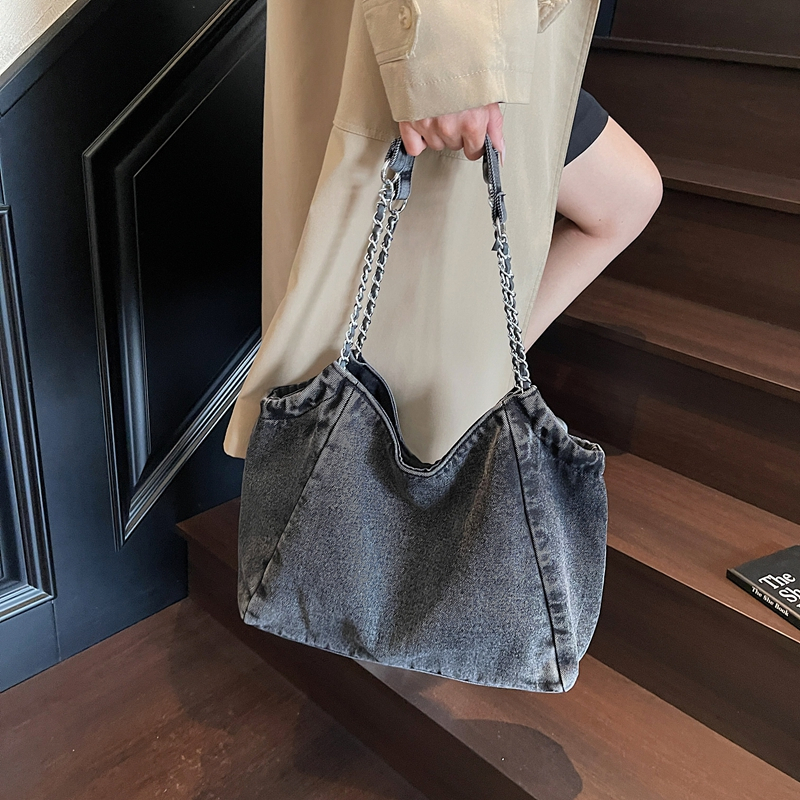 Casual Large Capacity Denim Tote for Women 2025 New Chain Single Shoulder Commuter Underarm Student Class Bag