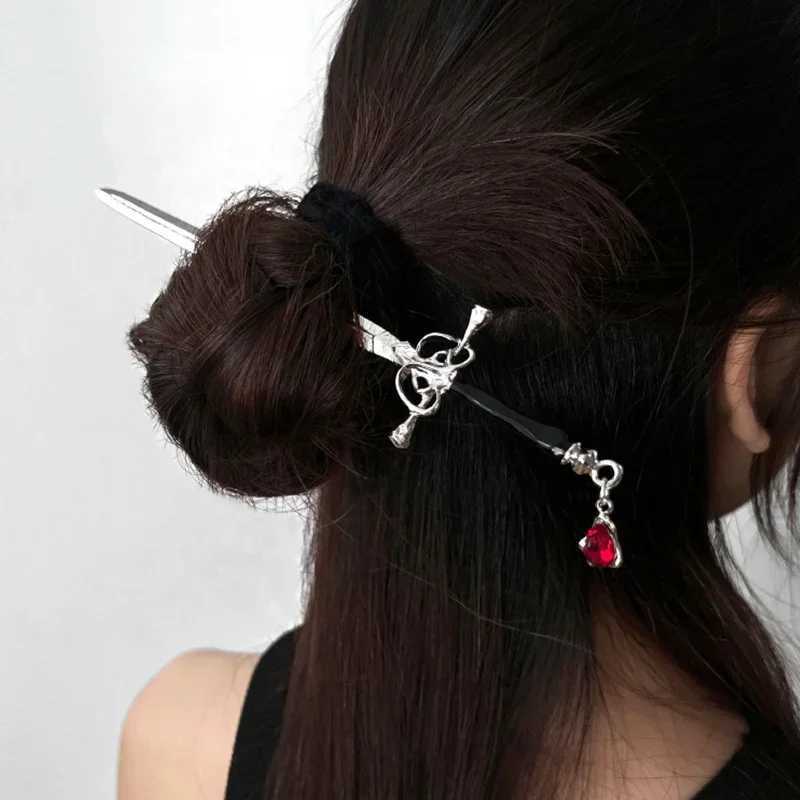 Creative Sword Ruby Pendant Hairpins Vintage Chinese Style Sword Hair Sticks Punk Hairpin Women Trendy Hair Pin Dish cessories L250928LTS0