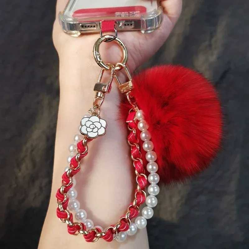 Fashion Pearl Pickup Chain Mobile Phone Lanyard Ins Fashion Wens Xiaoxiangfeng Mobile Phone Case Pendant Hairball Short Wrist Pendant Y250929gt