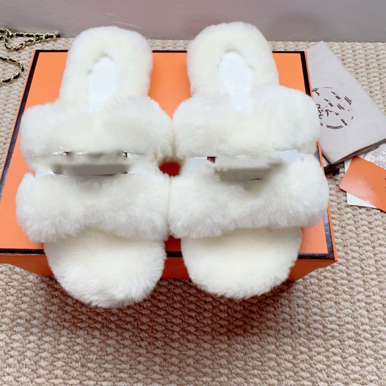 Luxury H designer fuzzy slippers women fur slippers crisscrossing black and white womens fluffy slippers winter fluffy house Shearling slide plush slippers women