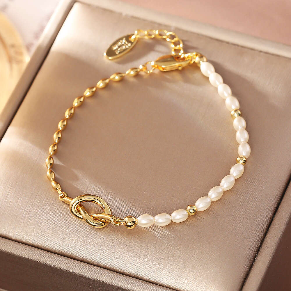 Bracelets Designer Luxury jewelry for women Knot Pearl Bracelet Copper plated with 18K gold Vintage Creative Exquisite High-end Festival Vacation gift