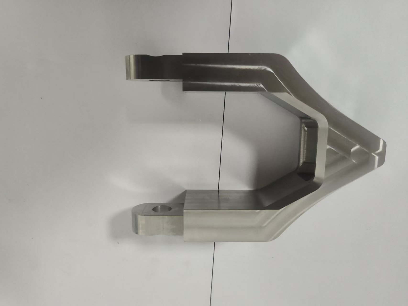 Common Tools Precision - Machined Stainless Steel Structural Bracket with Special - Shaped Design and Mounting Hole H07