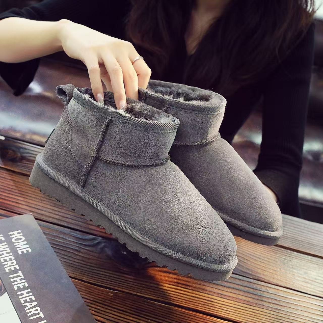 Women Classic Snow Boots Designer Mini Chestnut Slipper Warm Boot Winter Fur Plush Booties Black brown Ankle boot Casual Vintage fur slipper