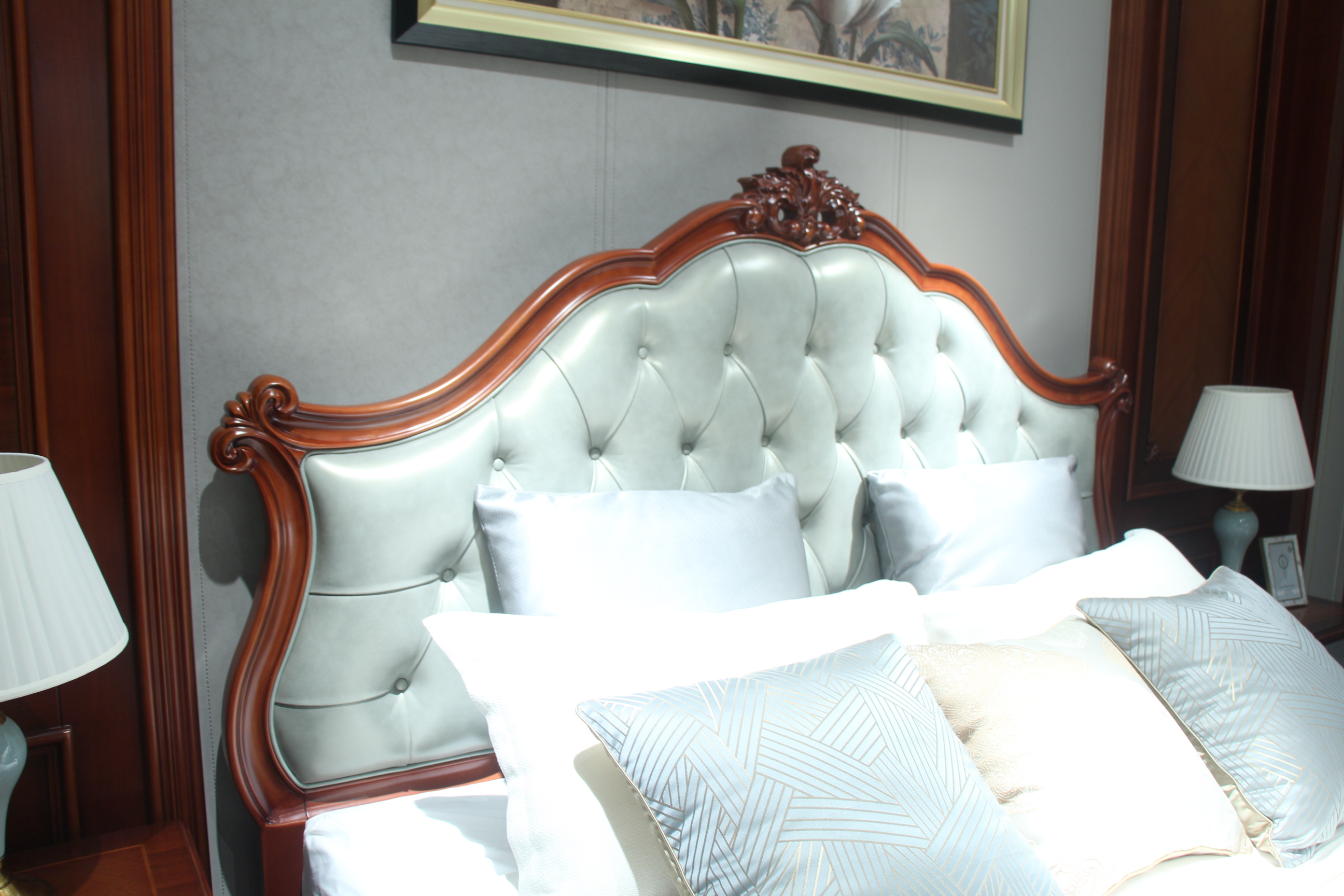 Zhong zhixin European-style Series King Bed Meticulously crafted by Danish designers Made of solid wood and genuine leather