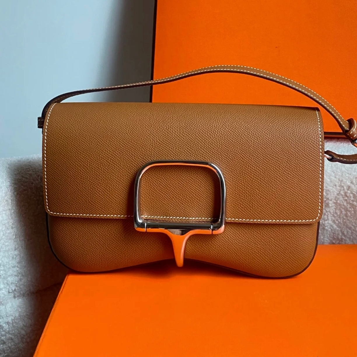 Evening Bags New designer luxury brand saddle bag standard quality 10A quality top master quality fashionable lady messenger bag leather handbag with gift box