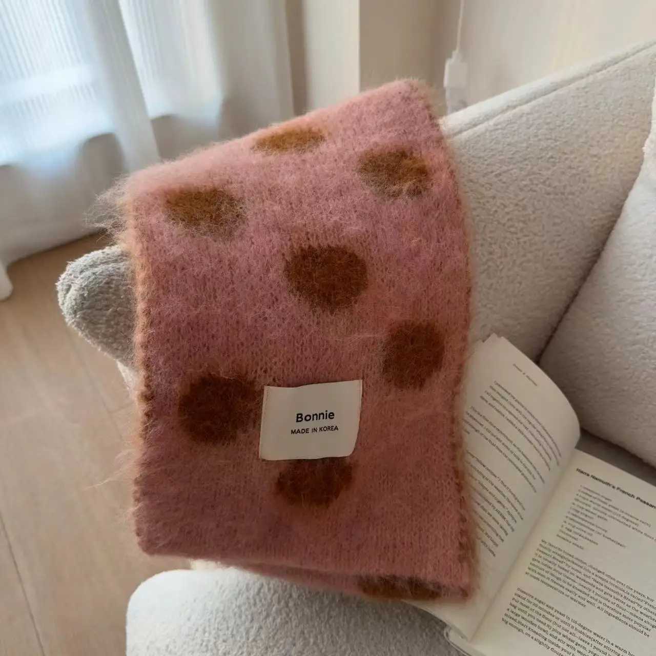 Scarf New Korean Style Polka Dot Knitted Scarf Exudes High End Winter Vibe Versatile Korean Style Warm Scarf Couples And Men L250928