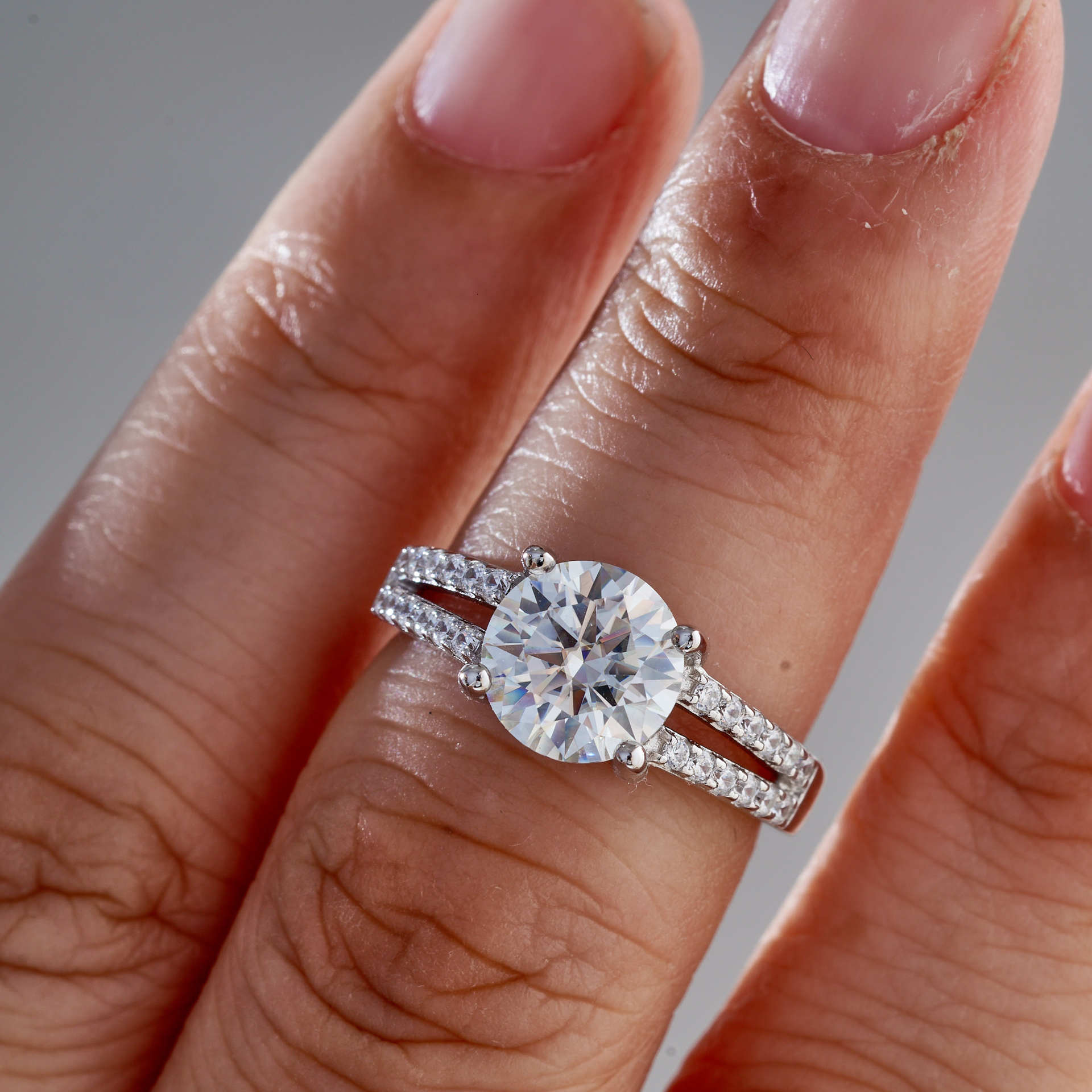 Hot engagement ring 2 CT 8mm D Color Moissanite Ring Pure Silver S925 Silver with GRA Moissanite Certificate Women's Ring